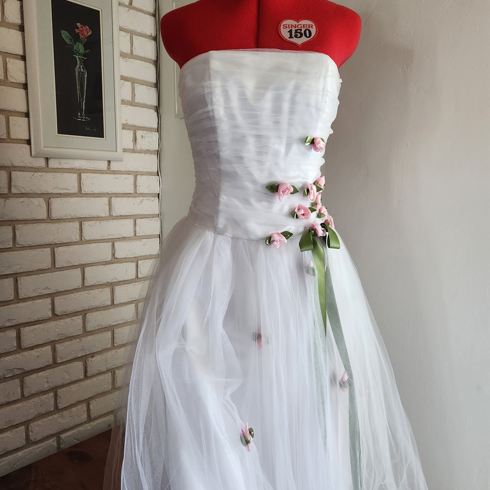 Jessica McClintock For Gunne Sax White Formal Dress Featuring Satin Lining - Picture 6 of 6